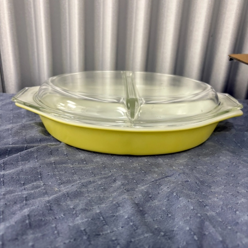 PYREX Yellow 1.5 Quart Divided Casserole Dish